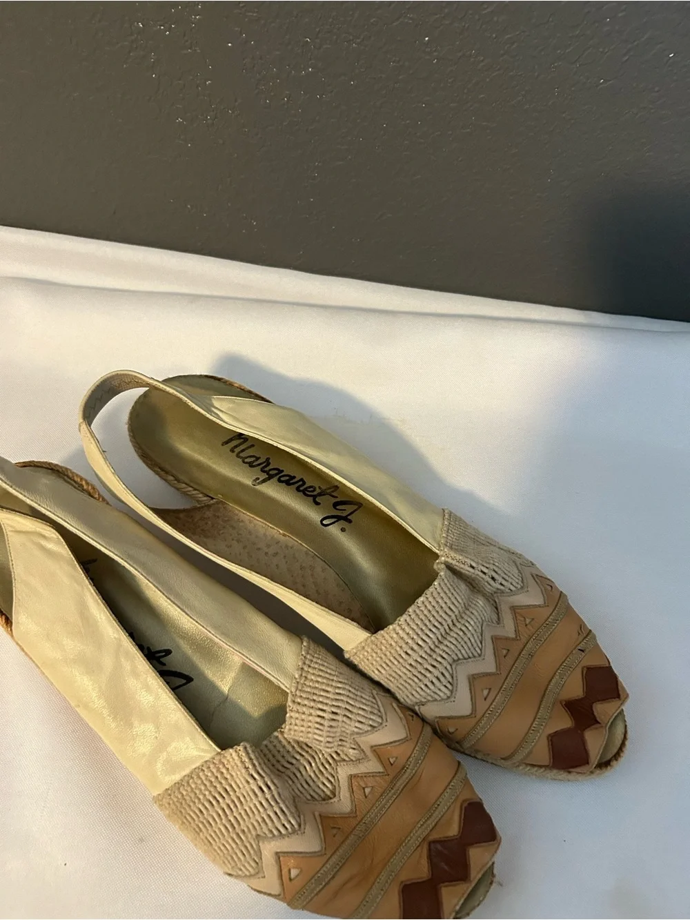 Margaret Jerrold woven beige